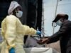 «Τέλεια Καταιγίδα»: Πώς οι περικοπές βοήθειας του Προέδρου Τραμπ τροφοδοτούν το ξέσπασμα του Έμπολα