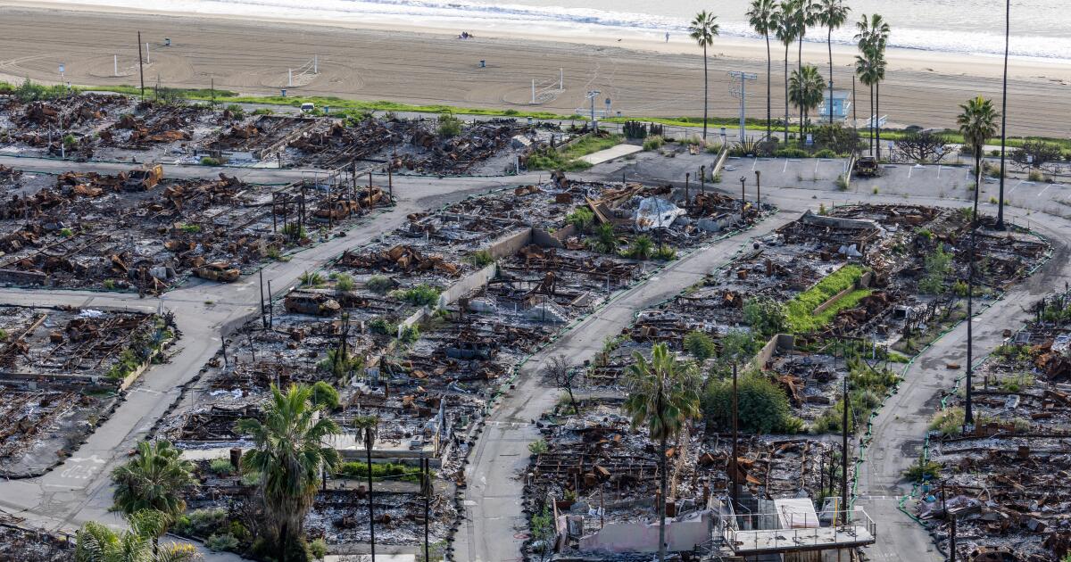 urlhttps3A2F2Fcalifornia-times-brightspot.s3.amazonaws.com2Ff72F532F24f7d7d74cdfa8c1bb19408c0e2c2F1536798-me-palisades-fire-one-year-later-ajs-53.jpg