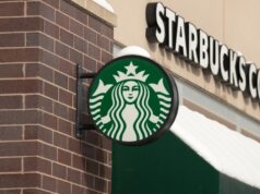 Starbucks να κλείσει γραφεία σε πολλές πόλεις και να απολύσει υπαλλήλους