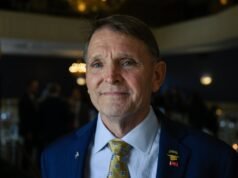 Ο Εντ Γκάλρειν νικά τον βουλευτή των ΗΠΑ Τόμας Μάσι στις προκριματικές εκλογές της Ρεπουμπλικανικής Βουλής του Κεντάκι