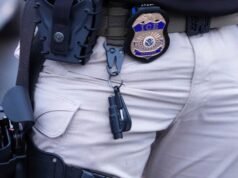 Ο δεύτερος αξιωματικός του ICE αντιμετωπίζει κατηγορίες που σχετίζονται με καταστολή της μετανάστευσης στη Μινεσότα