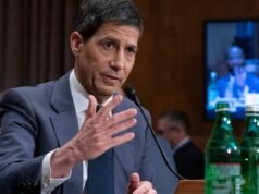 Ο Kevin Warsh ορκίστηκε πρόεδρος της Fed, αντικαθιστώντας τον Jerome Powell