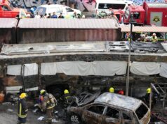 Φορτηγό τρένο προσέκρουσε σε δημόσιο λεωφορείο σε σιδηροδρομική διάβαση της Μπανγκόκ, με τουλάχιστον 8 νεκρούς