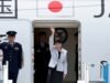Ο Ιάπωνας πρωθυπουργός ταξιδεύει για να συναντήσει τον Νοτιοκορεάτη Πρόεδρο για το δεύτερο σκέλος της Συνόδου Κορυφής για την Πατρίδα
