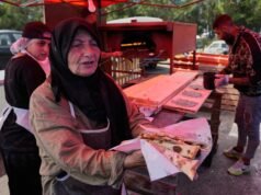 Μια εκτοπισμένη Λιβανέζα γιαγιά ταΐζει χιλιάδες συμπατριώτες που έχουν εγκαταλείψει τον πόλεμο