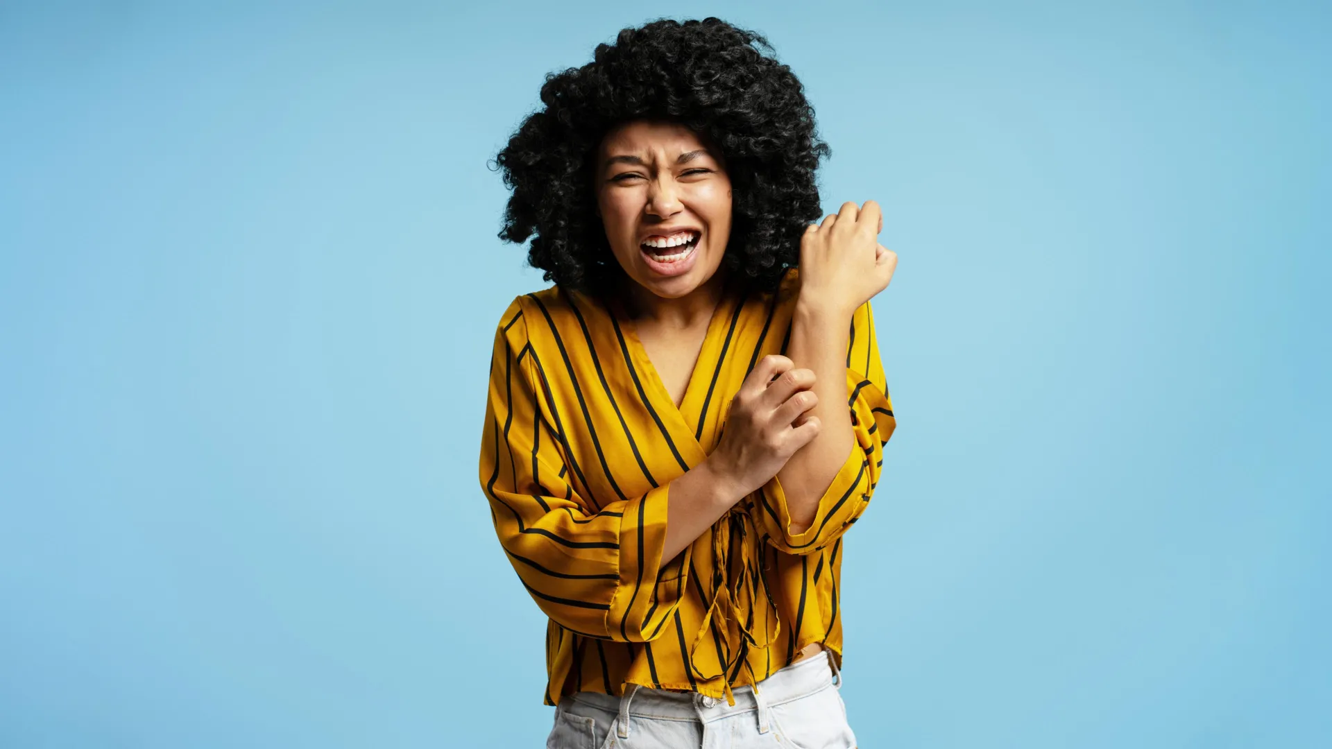 woman-scratching-itchy-arm.webp.webp