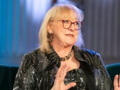 Η Donna Kelce ανακοινώνει την καριέρα κατά τη διάρκεια της offseason του NFL