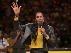 Η Sparks αποκαλύπτει το άγαλμα της Lisa Leslie στο Crypto.com Arena