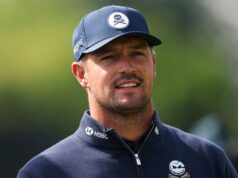 Ο Bryson DeChambeau αφήνει στην άκρη τον εφιάλτη του Πρωταθλήματος PGA για να φωτίσει την ημέρα των νεαρών θαυμαστών