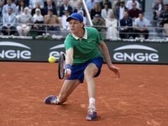 Ο Jannik Sinner επιζεί από τον ημιτελικό της Ρώμης που καθυστερεί λόγω της βροχής