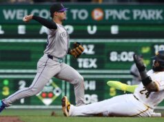 Ο Mickey Moniak γιορτάζει τα γενέθλιά του με 5 RBI ως κορυφαίοι πειρατές των Rockies