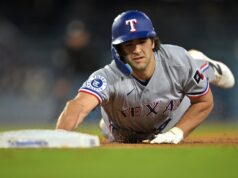 Ο Rangers 2B Josh Smith δίνει μάχη με την ιογενή μηνιγγίτιδα