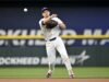 Ο Rangers SS Corey Seager (πίσω) υποβάλλεται σε εξέταση MRI