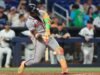Ο Ronald Acuna Jr. από το Braves φεύγει από το παιχνίδι με πόνο στον αντίχειρά του