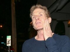Ο Skip Bayless κάνει ένα περιττό κτύπημα του Aaron Rai καθώς κερδίζει το Πρωτάθλημα PGA