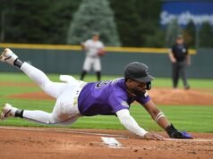 Σειρά Rockies Square με Diamondbacks σε σπάνιο παιχνίδι χωρίς στέγη