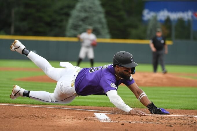 Σειρά Rockies Square με Diamondbacks σε σπάνιο παιχνίδι χωρίς στέγη