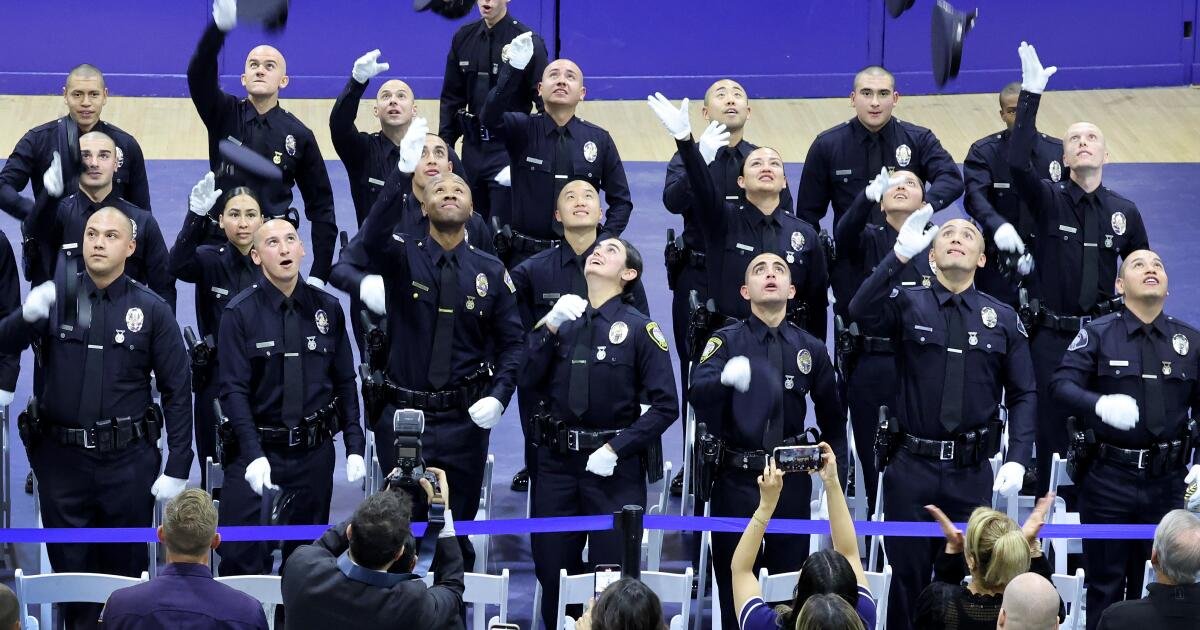 Το LAPD προσπαθεί να βρει αρκετούς αξιωματικούς για να αστυνομεύσει τους Ολυμπιακούς Αγώνες