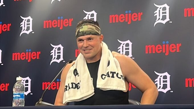 Το Tigers LHP Tarik Skubal ρίχνει από το ανάχωμα σε